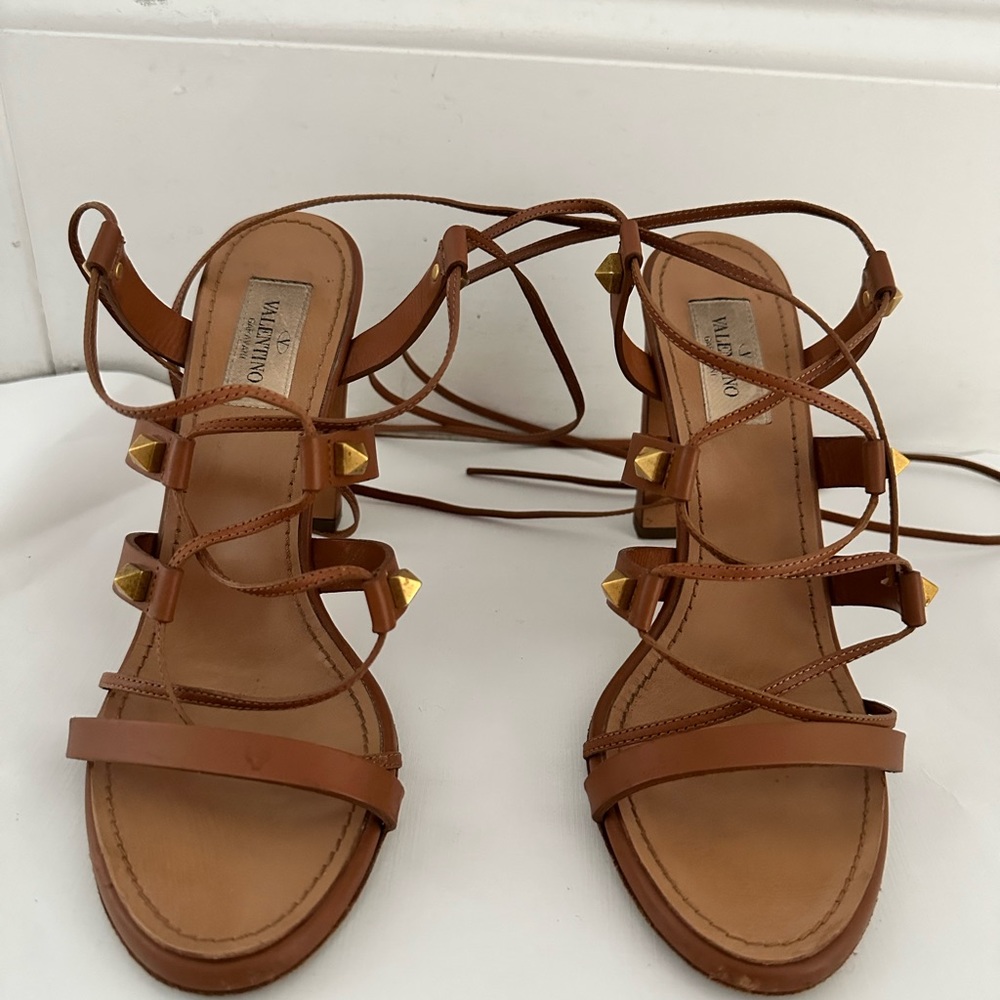 Valentino wrapped tie ankle strap rockstud,great condition.. size 371/2